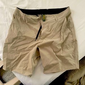 Marsh wear prime khaki short size 32. Worn once